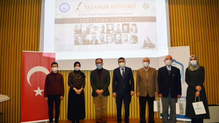 YAZARLIK ATÖLYESİ MEZUNLARINA SERTİFİKA