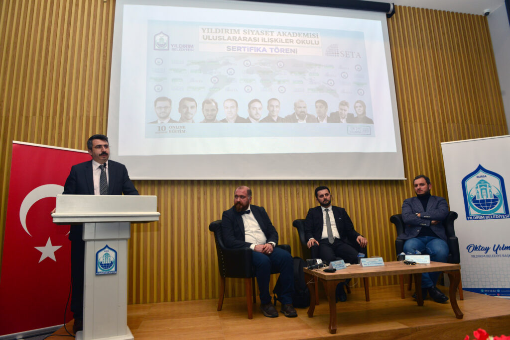 YILDIRIM SİYASET AKADEMİSİ’NİN İLK KURSİYERLERİNE SERTİFİKALARI VERİLDİ