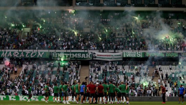 Teksas, Eintracht Frankfurt’a mesaj gönderdi