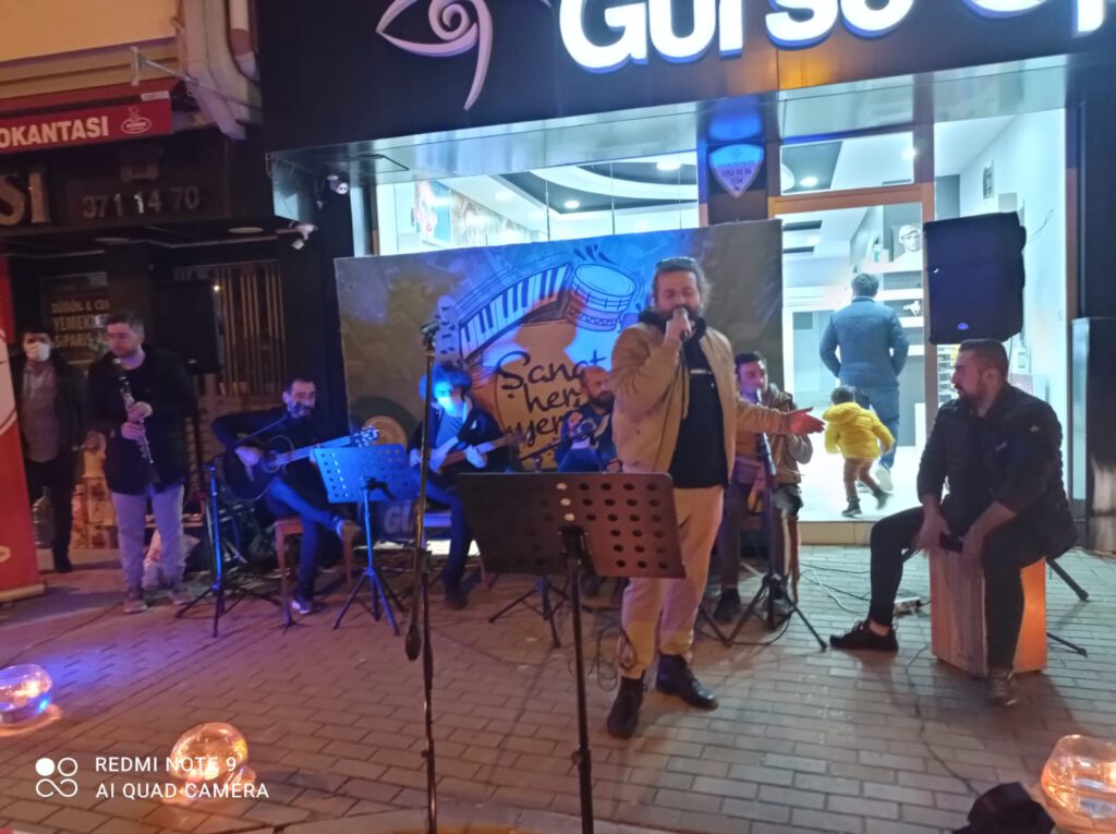 GÜRSU’DA PANDEMİ AKŞAMLARI KONSERLERLE RENKLENİYOR