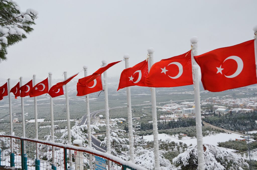 KAR YAĞIŞI SONRASI İZNİK’TE KARTPOSTALLIK KARELER OLUŞTU