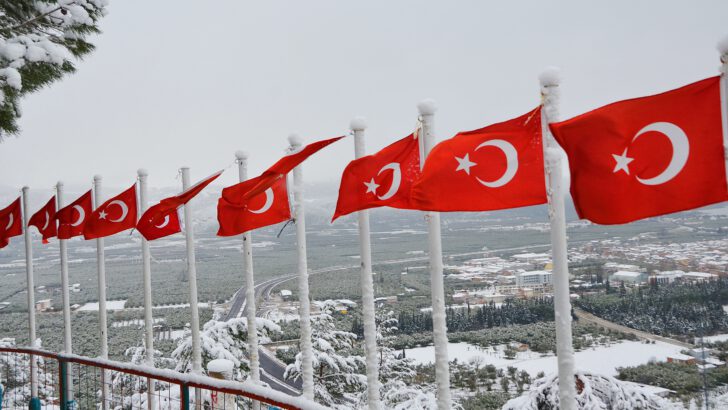 KAR YAĞIŞI SONRASI İZNİK’TE KARTPOSTALLIK KARELER OLUŞTU