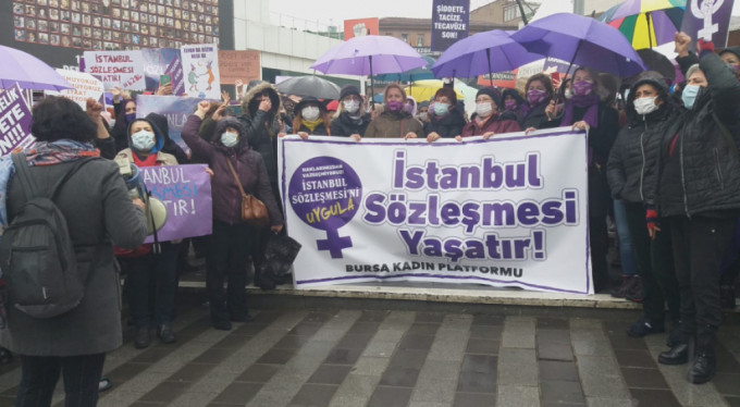 Kadınlar meydanlara indi!