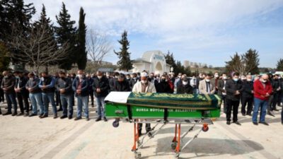 Bursa’daki tır facisında hayatını kaybeden 3 kişi defnedildi