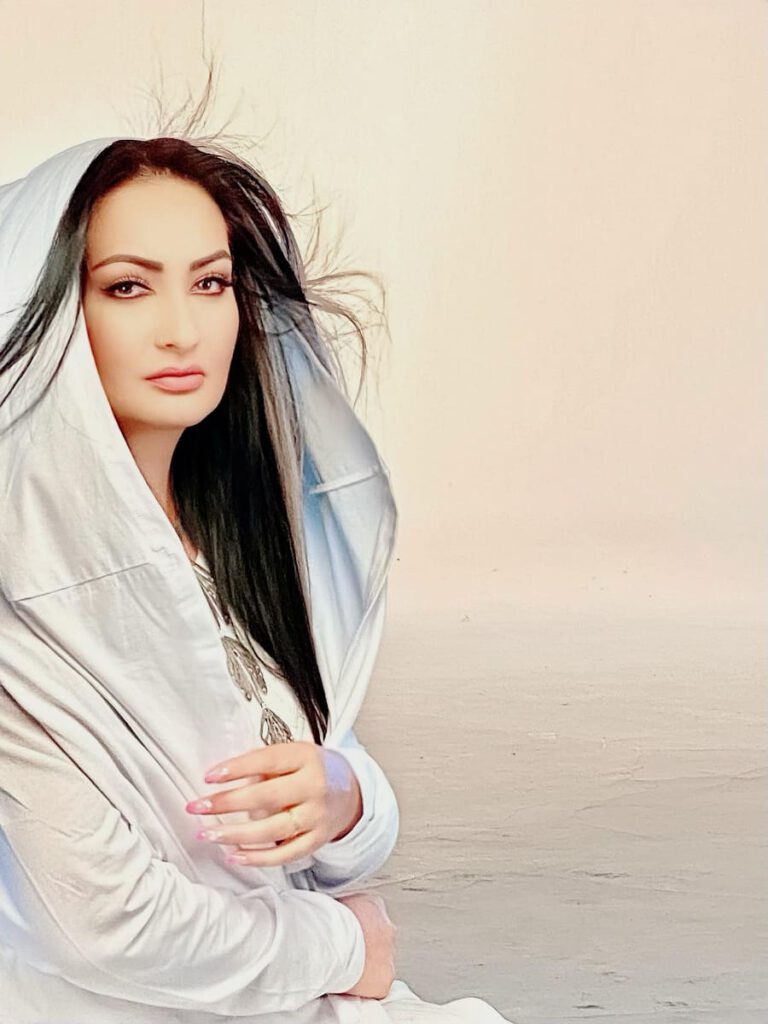 BARBY GİBİ SAMARA GELİYOR…