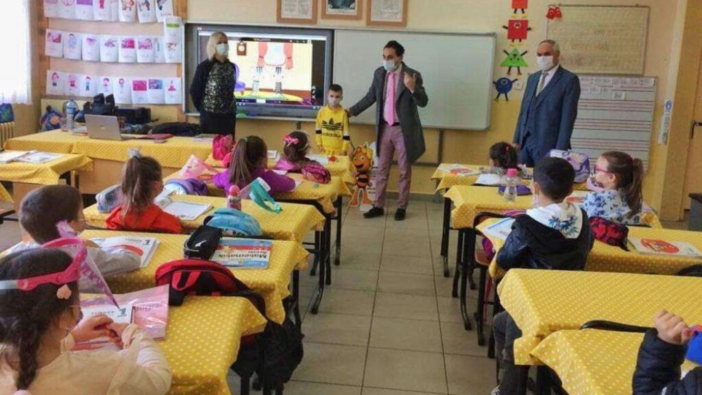 Okullar tüm yaz açık olacak!