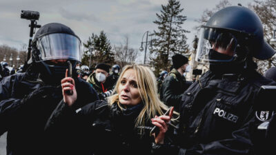 Almanya’da Covid-19 protestolarında arbede