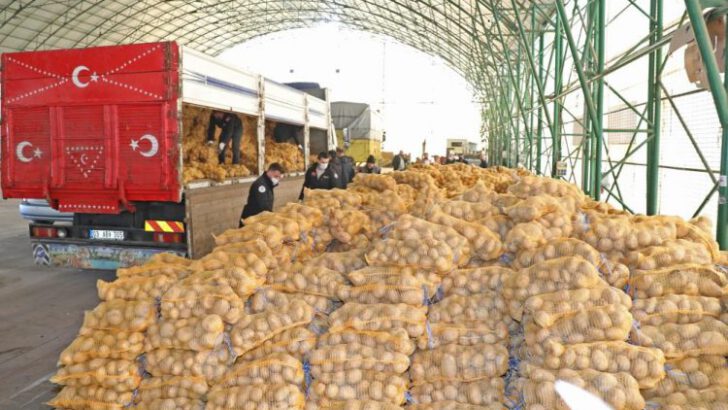Mudanya Belediyesi’nden ihtiyaç sahiplerine 80 ton patates