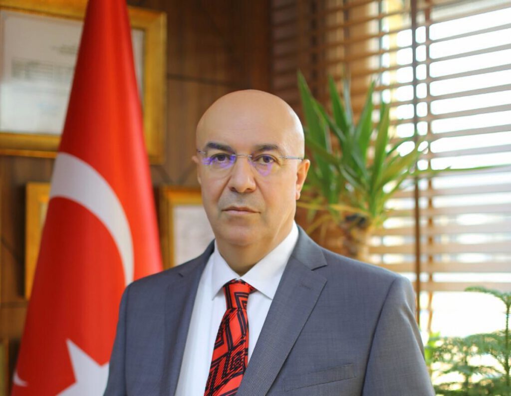 Memleketine hizmet eden her kişi taktiri hak eder’