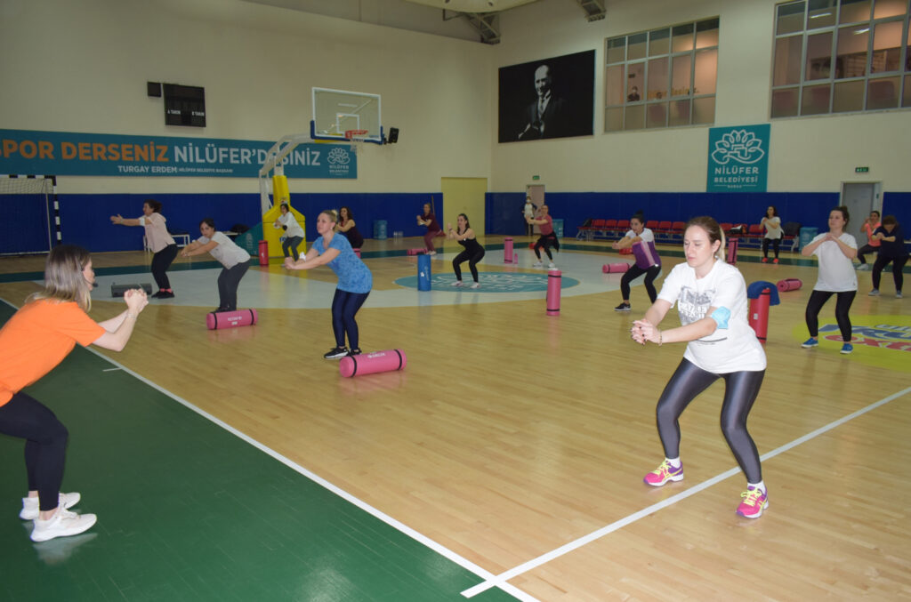 Kadın çalışanlar tabata ile form tutuyor