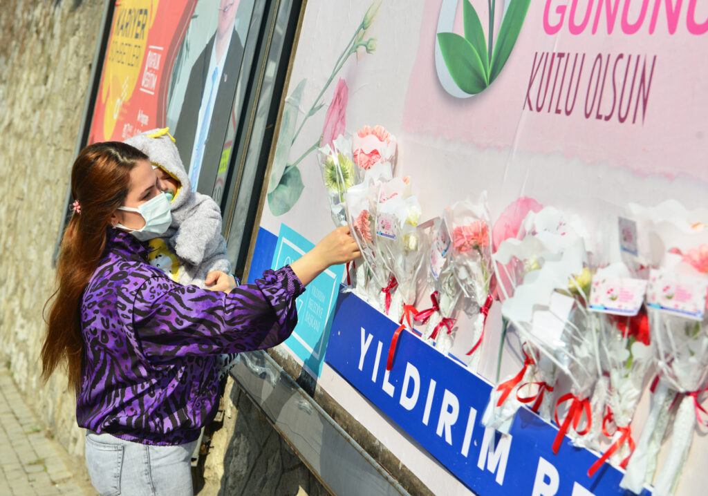 YILDIRIM’DA ÇİÇEK KOKULU 8 MART