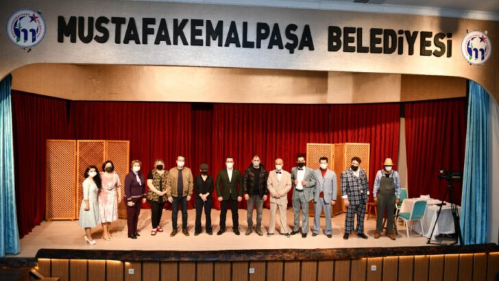 Bursa Mustafakemalpaşa Belediye Başkanı Kanar’dan tiyatroculara sürpriz