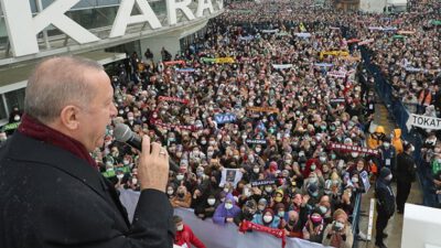 Kalabalık Kongre Meselesinin Üstüne Giderek Siyaset Üretmenin Kimsenin Faydasına Değil!