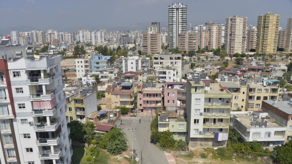 Kentsel dönüşüm siyaset üstü değerlendirilmelidir.