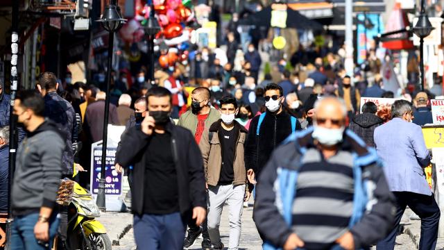 Koronada rakamlar açıklandı! Vaka sayısı yeniden 15 bin sınırında