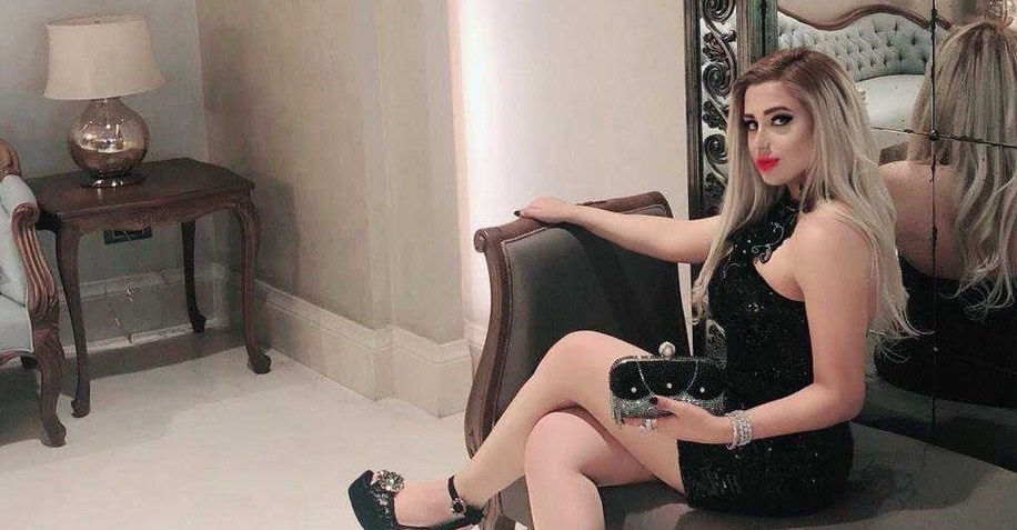 CEMİYET HAYATININ TANINMIŞ İSMİ MELİSA ÖZMEN “BILLBOARD”LARIYLA DİKKAT ÇEKİYOR