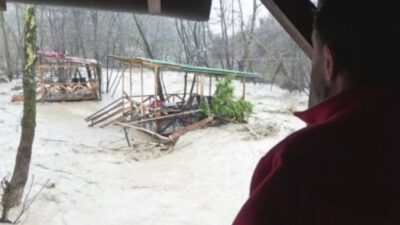 Bursa’da selden yıkılan tesisini böyle izledi!