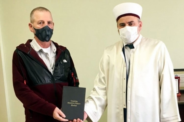 Bursa’da Ramazan ayından etkilendi Müslüman oldu
