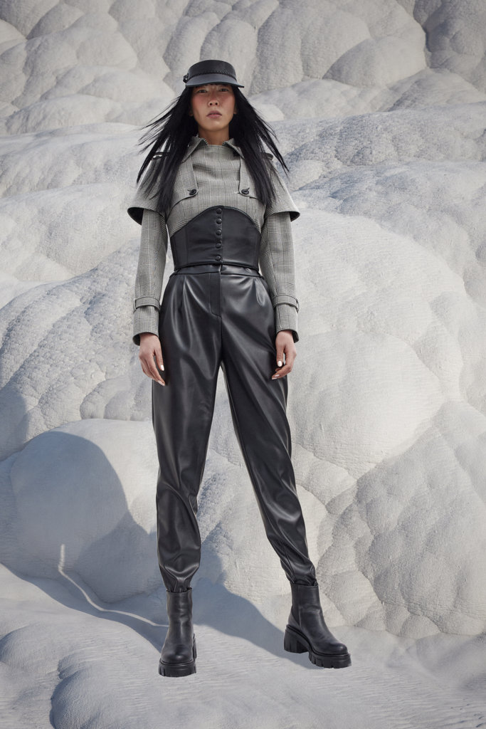 TASARIMCI MURAT AYTULUM ‘SELF DISCIPLINE’ ÇEKİMLERİ İÇİN  UNESCO DÜNYA MİRAS LİSTESİ’NDE YER ALAN PAMUKKALE TRAVERTENLERİNİ SEÇTİ  Tasarımcı Murat Aytulum; Fall Winter 21/22 ‘Self Discipline’ koleksiyonu için UNESCO tarafından Dünya Miras Listesi’ne alınan Pamukkale traverte