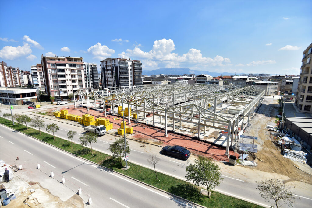 MİLLET MAHALLESİ KAPALI PAZAR ALANIN’DA YOL YARILANDI