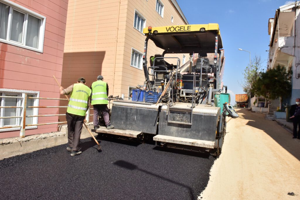 YILDIRIM’DA YENİ YOLLAR AÇILIYOR VE MEVCUT YOLLAR YENİLENİYOR