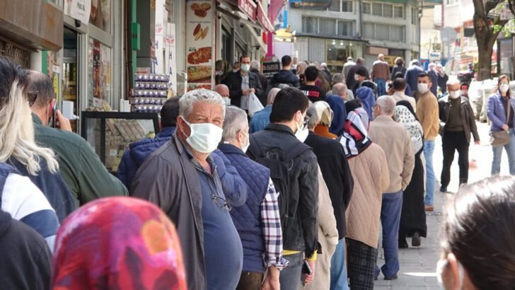 Bursa’da yüzlerce metre et kuyruğu