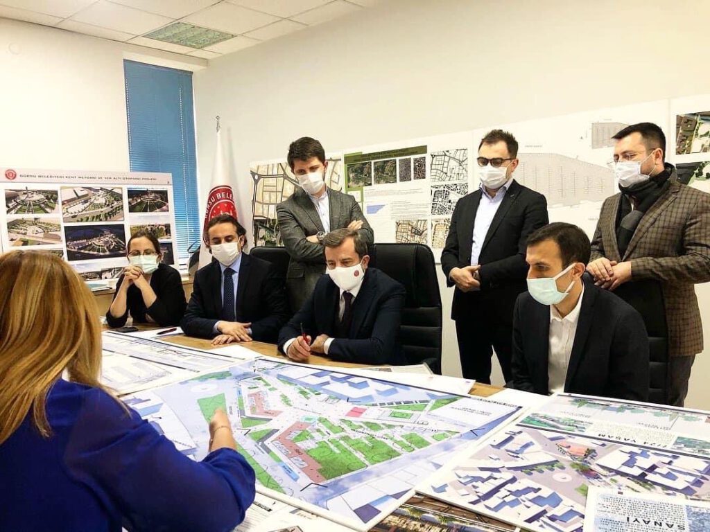 GÜRSU’NUN KALBİ VE SİMGESİ OLACAK YENİ KENT MEYDANI OLUŞUYOR