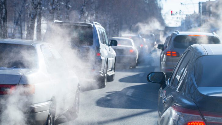 Uzmanlardan uyarı: Trafiğin yoğun olduğu saatlerde yaşlı, çocuk ve hamileler dışarıya çıkarken dikkatli olmalı