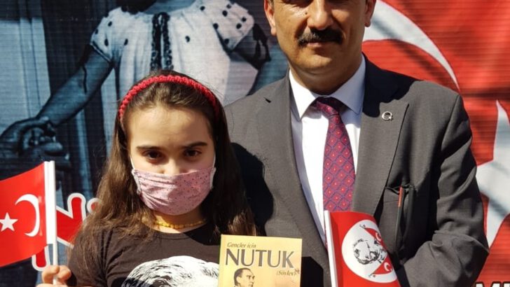 “BURSA’DAKİ 23 NİSAN AFİŞLERİNDE ATATÜRK’E NEDEN YER VERİLMEDİ!”