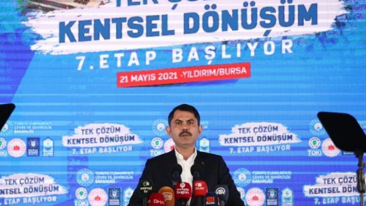 “Şu anda ülke genelinde yatırım değeri 90 milyar lira olan 300 bin sosyal konut ve kentsel dönüşüm konutu inşası yürütülmektedir.”