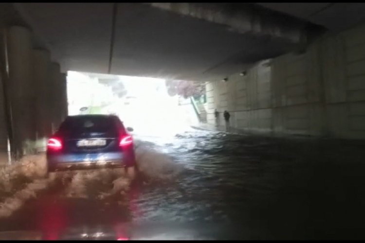 Bursa’da hem sağanak hem de dolu: Vatandaşlar zor anlar yaşadı
