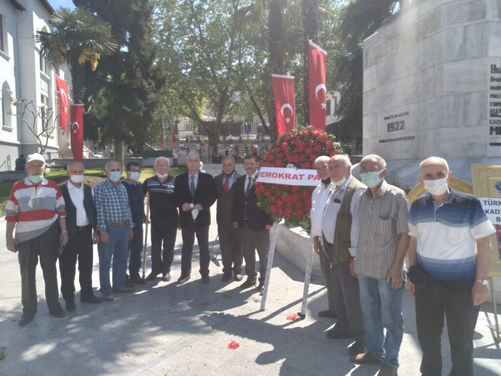 Demokratlar Ata’nın Huzurunda