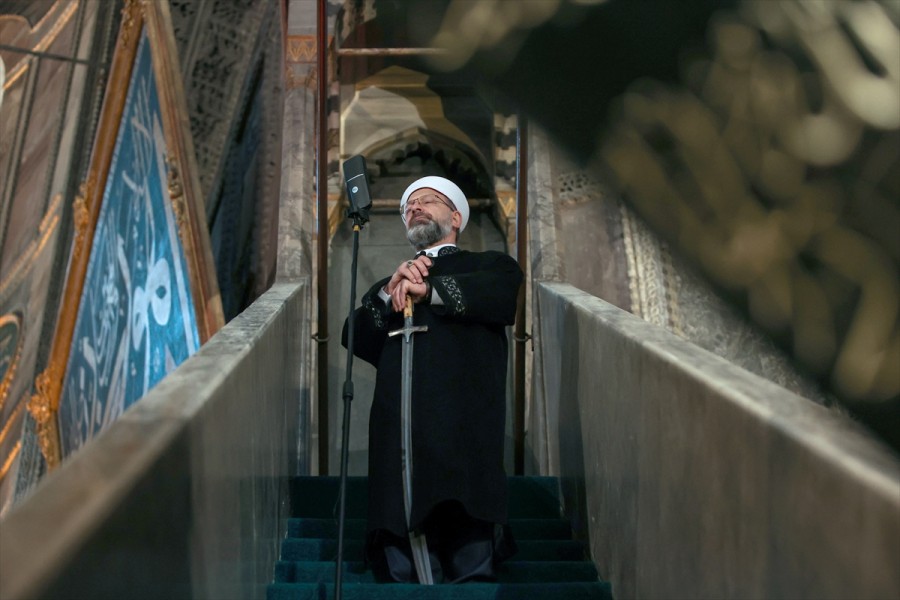 Ayasofya’da 87 yıl sonra ilk Ramazan Bayramı namazı kılındı