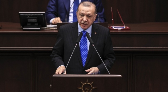 Kimin terör örgütleriyle, suç çeteleriyle yürüdüğünü milletimiz görüyor