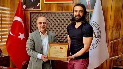 Ünlü Oyuncu Adnan Koç’a Plaket