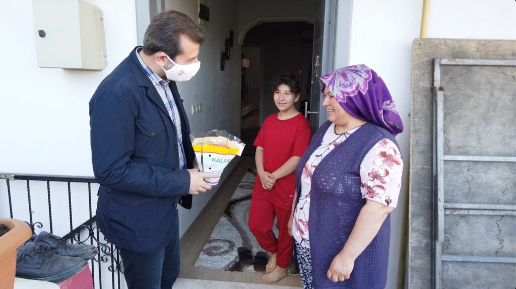 GÜRSU BELEDİYESİ’NDEN ANNELERE ÇİÇEK SÜRPRİZİ