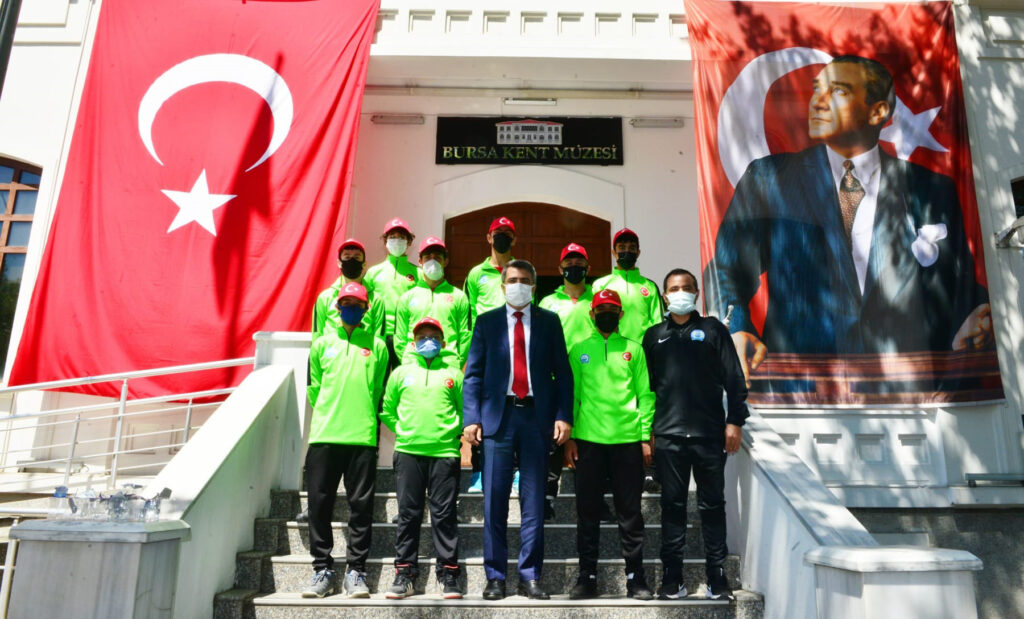 YILDIRIM’DA 19 MAYIS COŞKUSU SOKAKLARA TAŞTI