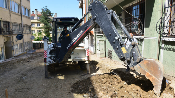 YEŞİL’İN YOLLARI YENİLENİYOR