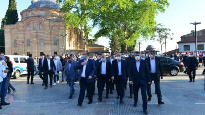 BAŞKAN OKTAY YILMAZ BAYRAMI EMİR SULTAN CAMİİ’NDE KARŞILADI