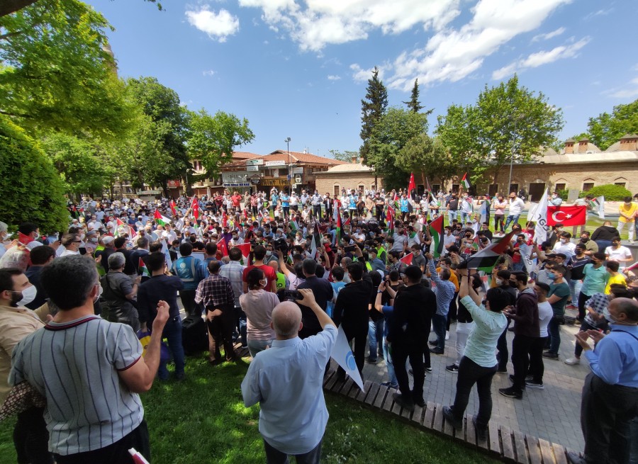 Cuma namazı çıkışı İsrail protestosu