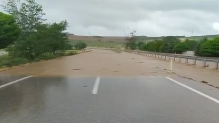 Bursa-Bandırma-Çanakkale yolu sel sebebiyle kapandı