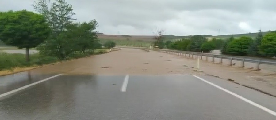 Bursa-Bandırma-Çanakkale yolu sel sebebiyle kapandı