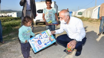 Belediye Babadan Oyuncak Sürprizi