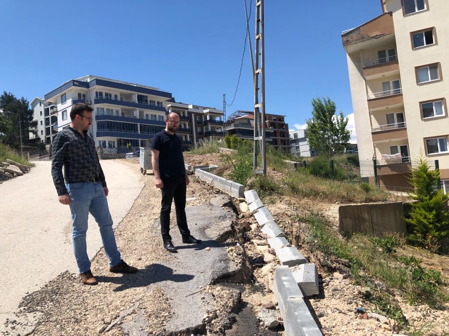 Bordürler Darmadağın, Kaldırım Yok, Yol Bozuk, Rampa İşlevsiz…