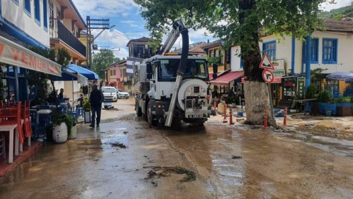 Sele teslim olan Tirilye’de yaralar sarılıyor