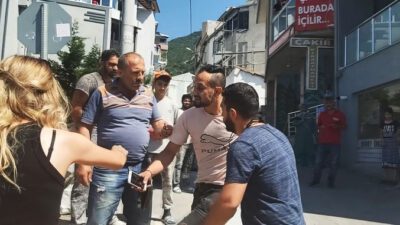 Bursa’da kadına şiddet! Gazeteciler önledi…