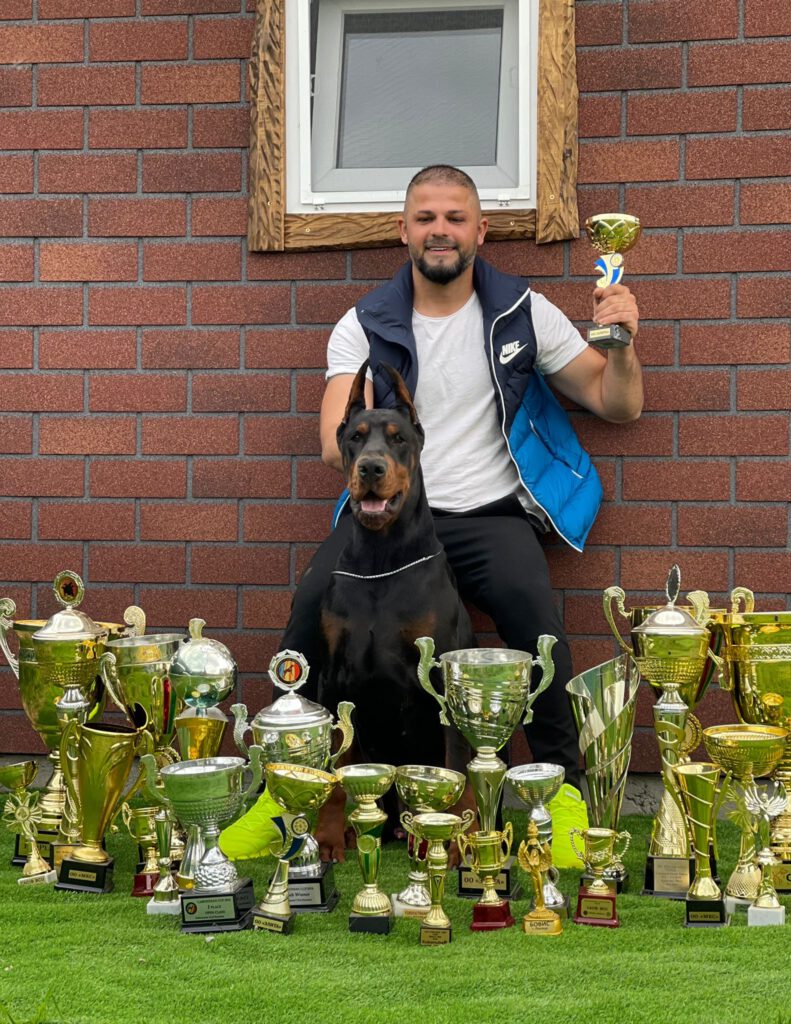 Dünyanın en ünlü köpek eğitmeni bir Türk: Erdem Ayaz
