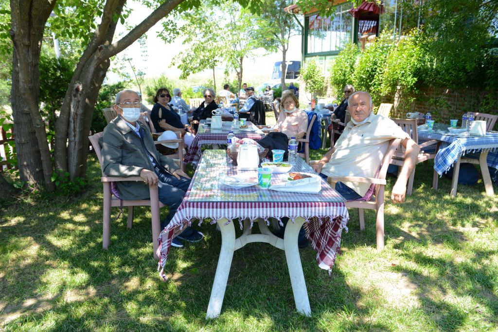 Huzurevi sakinlerinin açık hava keyfi