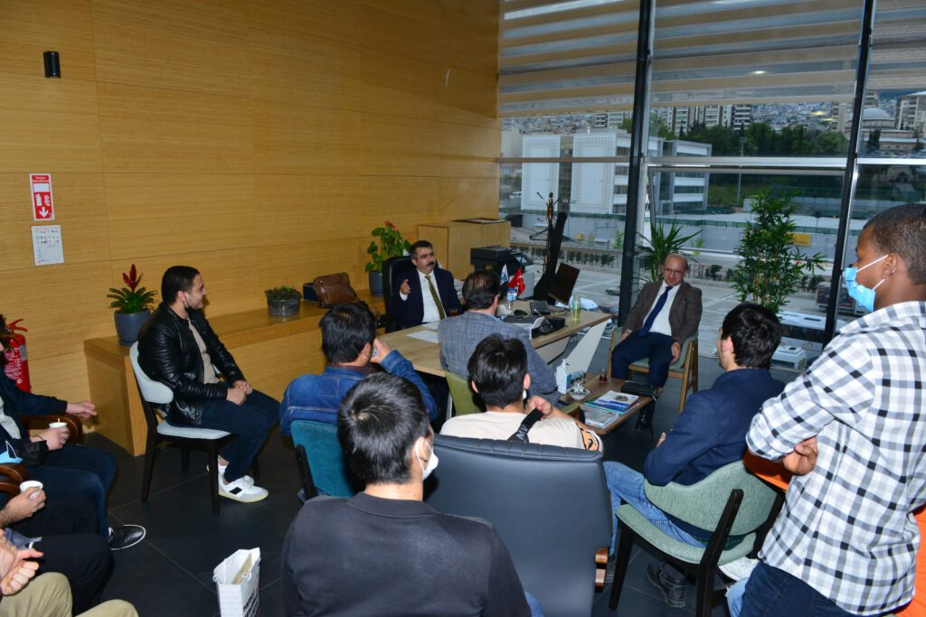 BAŞKAN OKTAY YILMAZ ULUSLARARASI ÖĞRENCİLERLE BULUŞTU