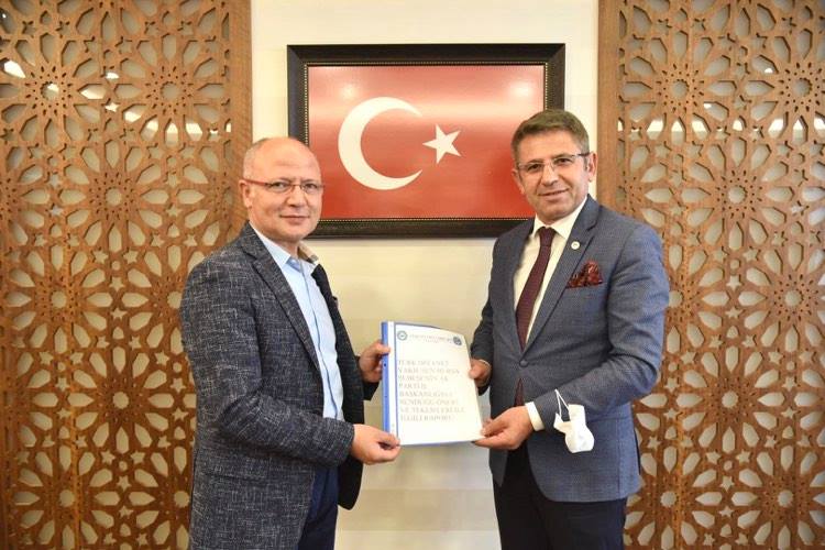 Senkronize, olaylar karşısında ne yapması gerektiğini bilen, bir araya gelmeden düşünebilen, tereddüt göstermeden olaylara tavır ortaya koyan bir yapıya sahibiz